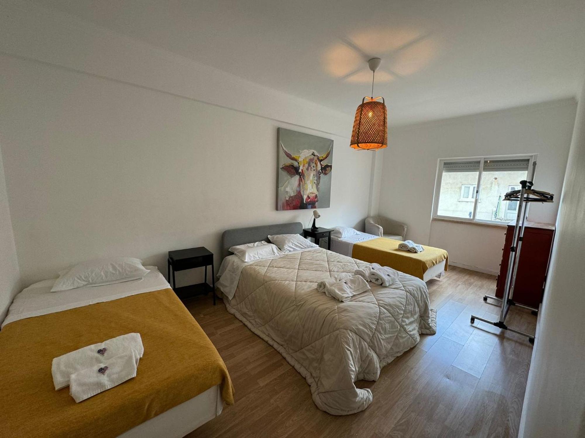 Almada Big Flat Next To Lisbon And Caparica Beach Exterior photo
